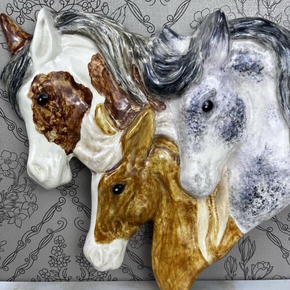Vintage Ceramic Horse Wall Hanging 3 Horses Form a Heart Shape Mare Filly Colt - Picture 4 of 8